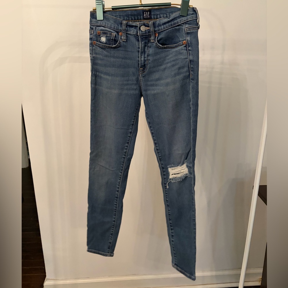 GAP Women's Light Blue Ripped Skinny Jeans